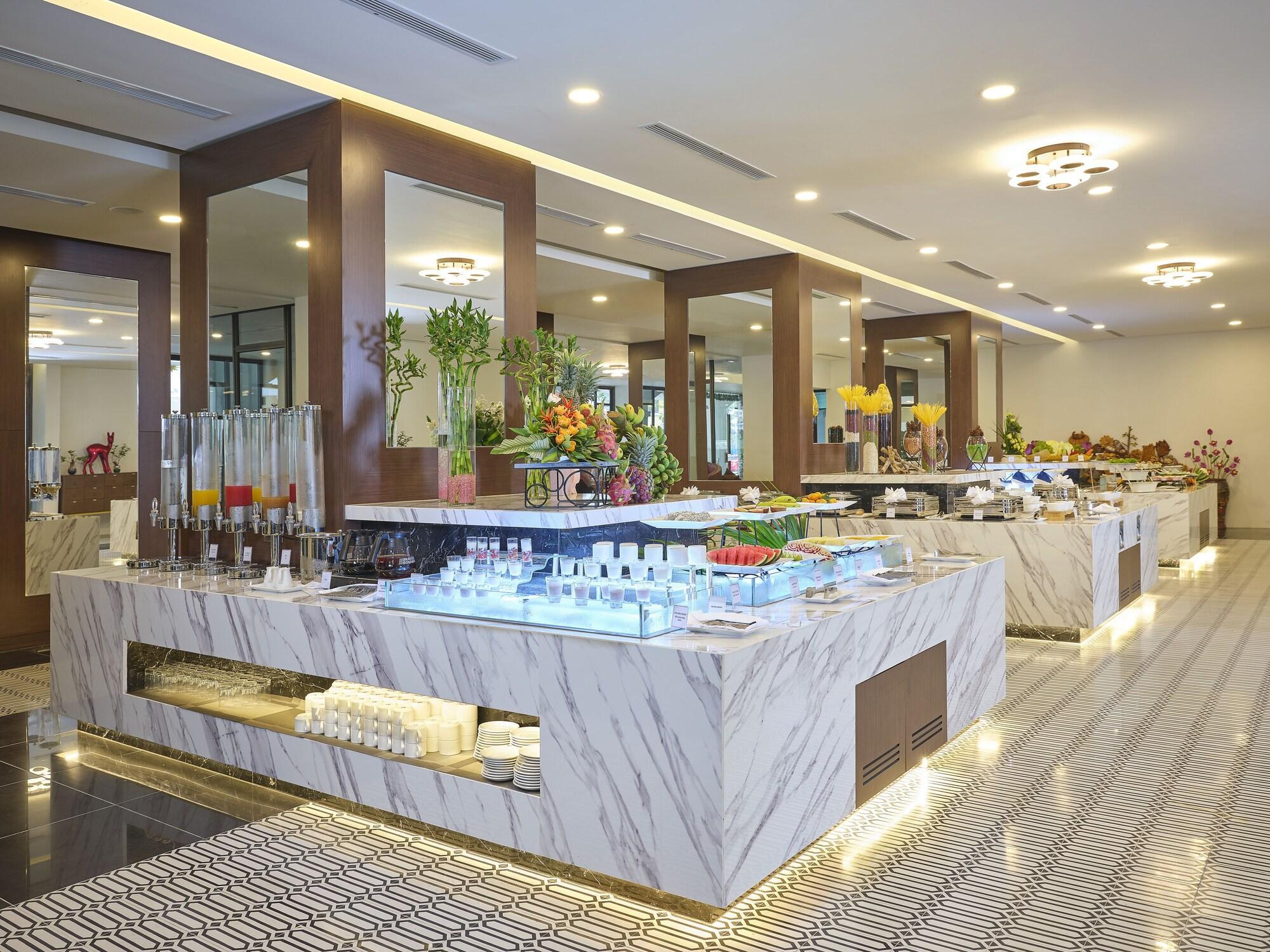 Senna Hue Hotel Zewnętrze zdjęcie The buffet at the hotel