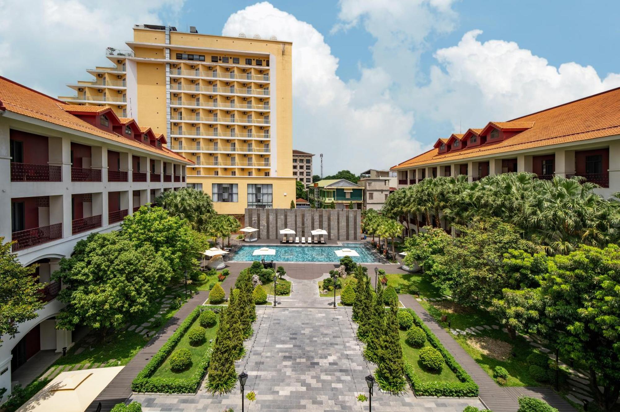 Senna Hue Hotel Zewnętrze zdjęcie The hotel's main building